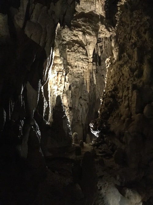 galleria carsica di Equi in Lunigiana con bambini