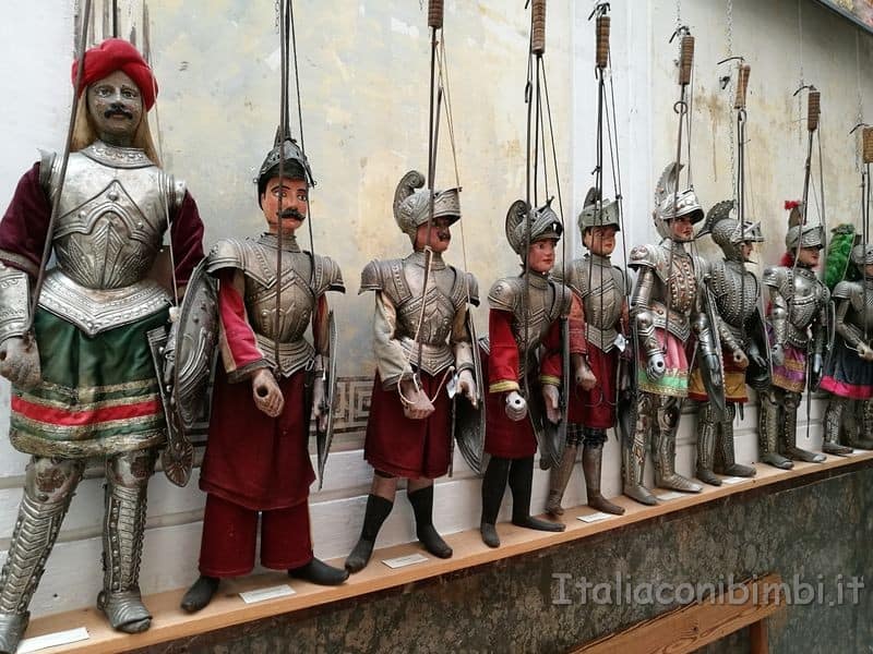 pupi siciliani al museo internazionale delle marionette Palermo