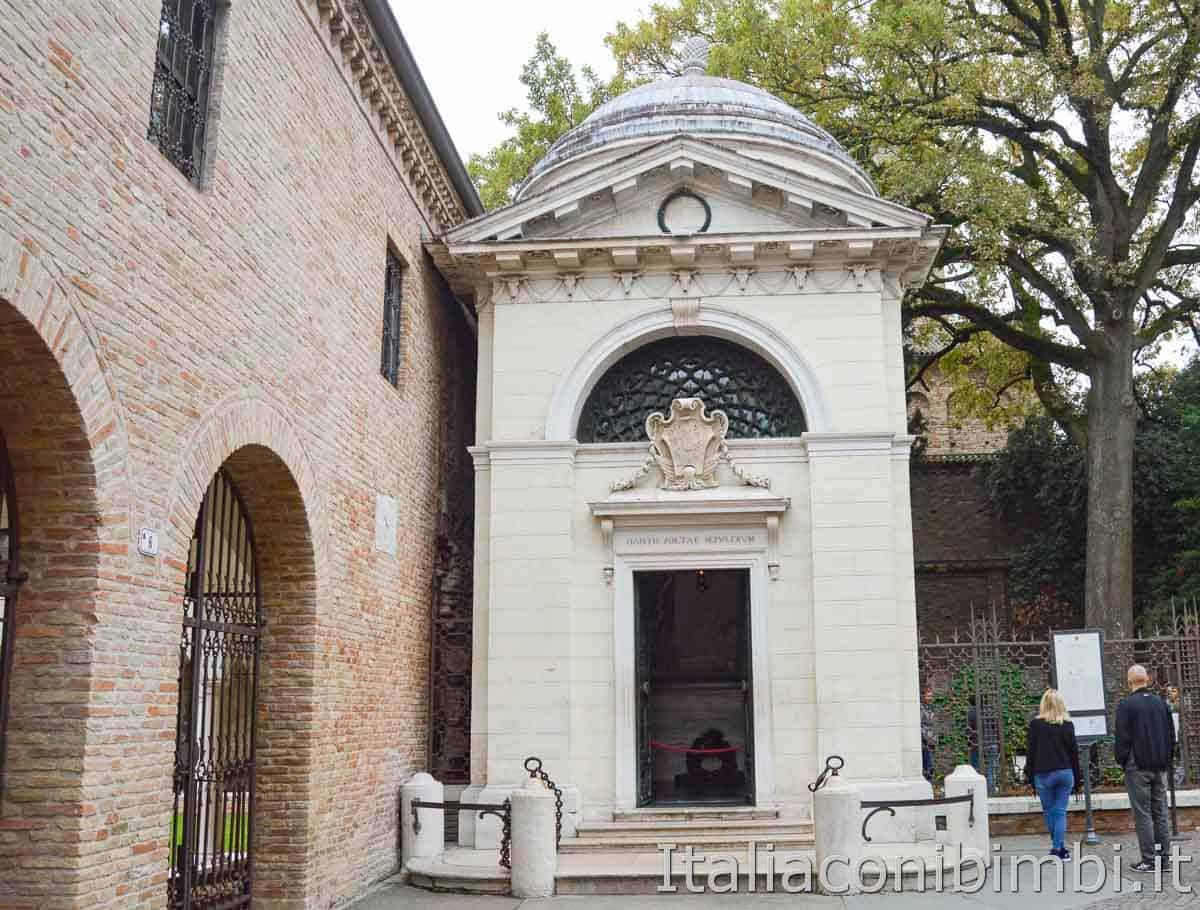 Ravenna - Tomba di Dante