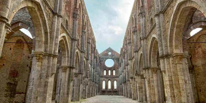 San Galgano - interni dell'Abbazia -